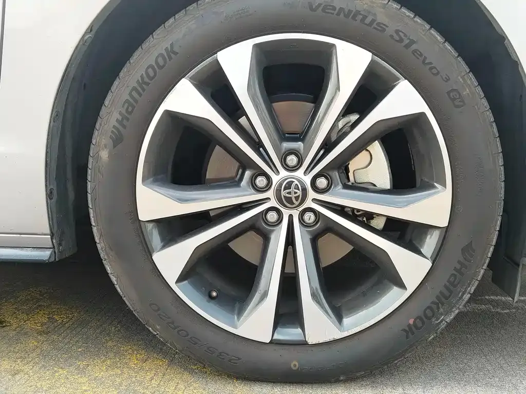 Toyota Granvia 2023 из CN, фото 8