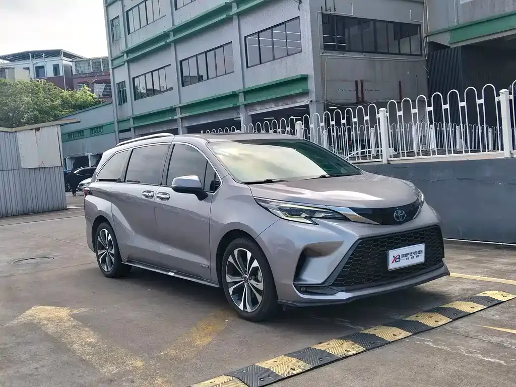 Toyota Granvia 2023 из CN, фото 10