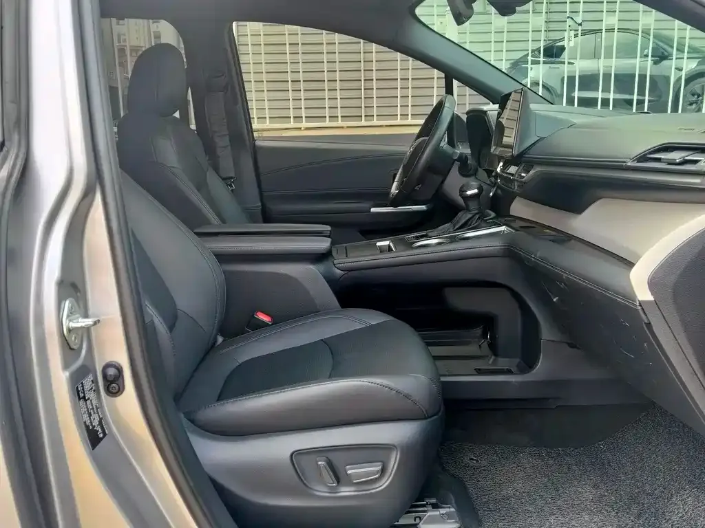 Toyota Granvia 2023 из CN, фото 6