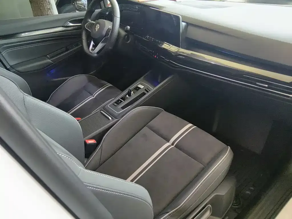 Volkswagen Golf 2022 из CN, фото 2