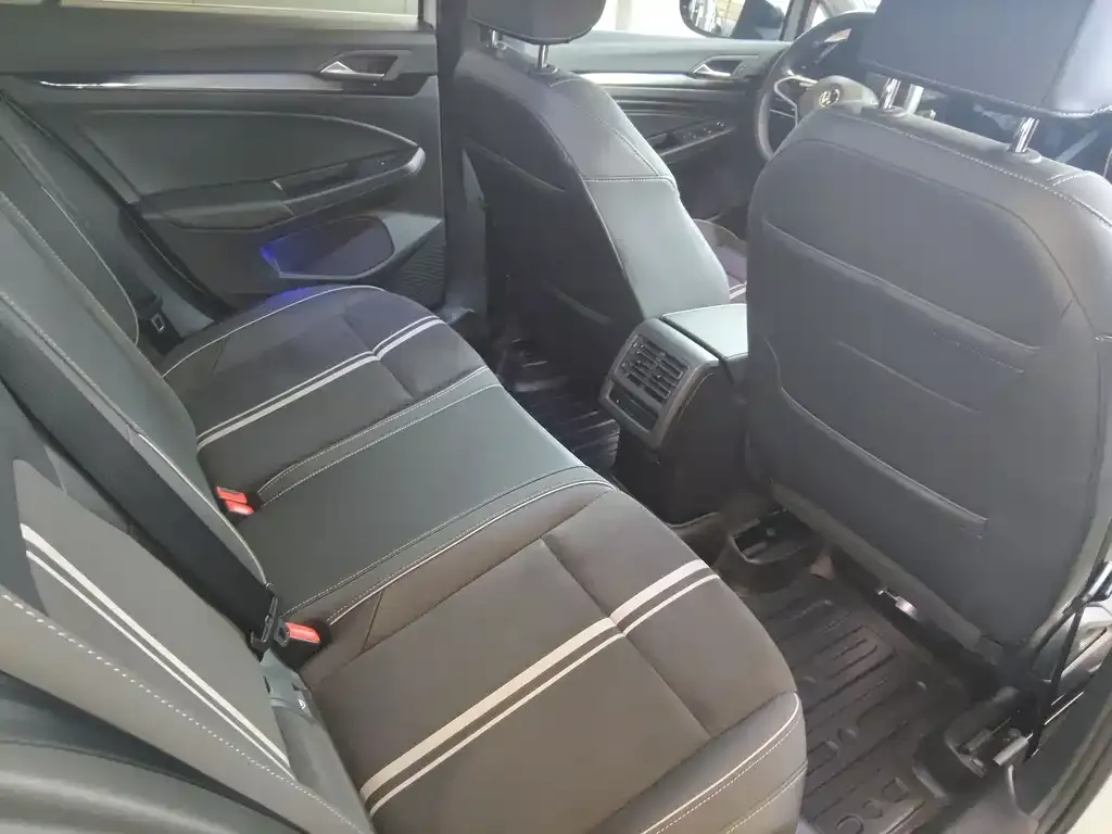Volkswagen Golf 2022 из CN, фото 9