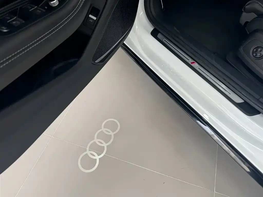 Audi A4L — фото 7