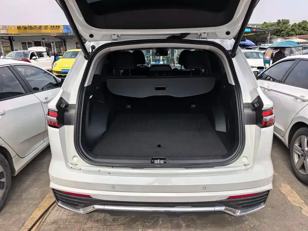 Geely Xingyue L 2023 из CN, фото 2
