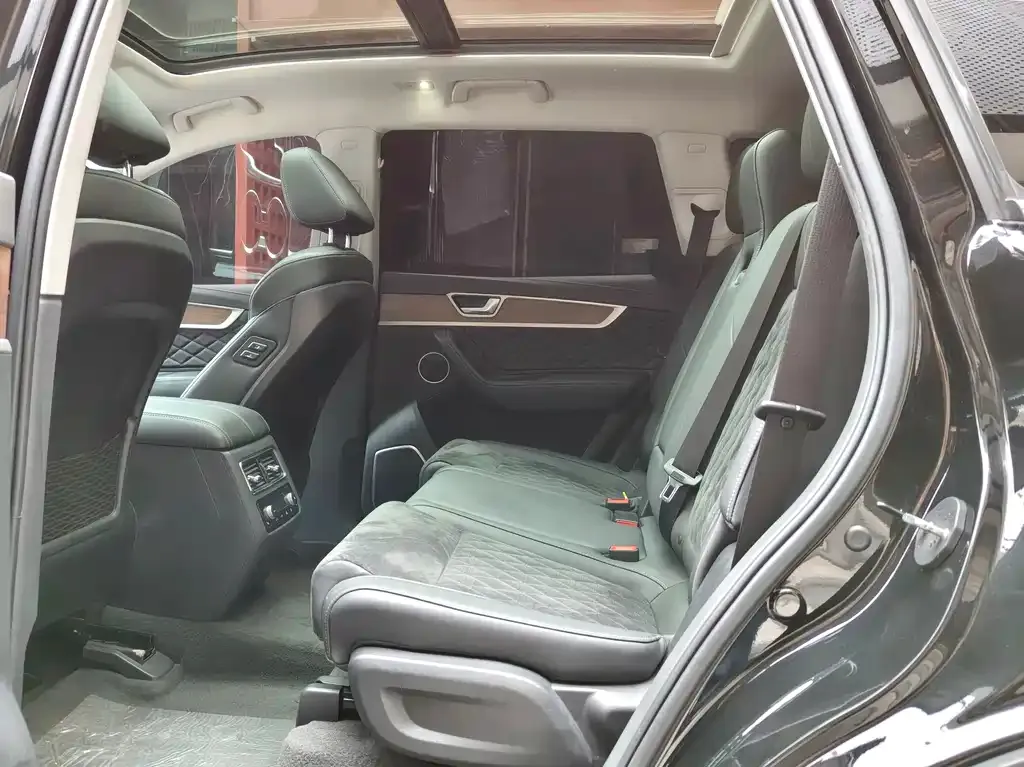 Hongqi HS7 2023 из CN, фото 2