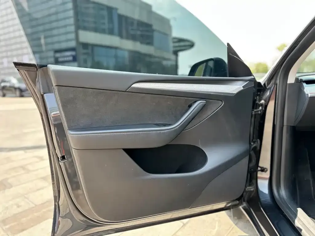 Tesla Model Y 2024 из CN, фото 8