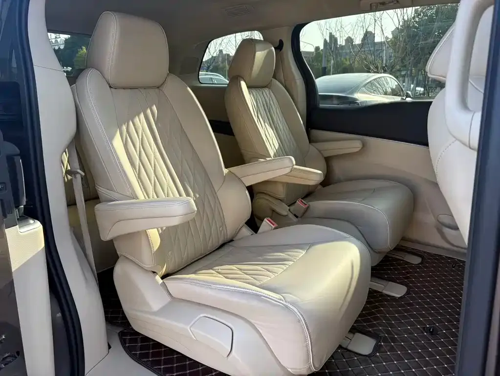Buick GL8 2023 из CN, фото 3