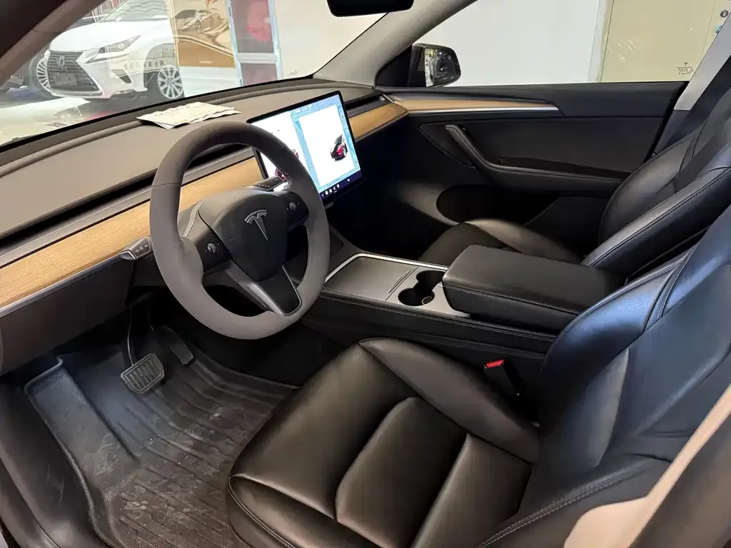 Tesla Model Y — фото 7