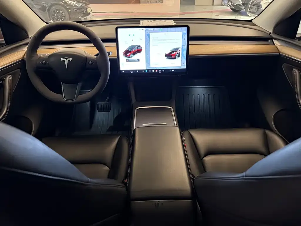 Tesla Model Y — фото 2