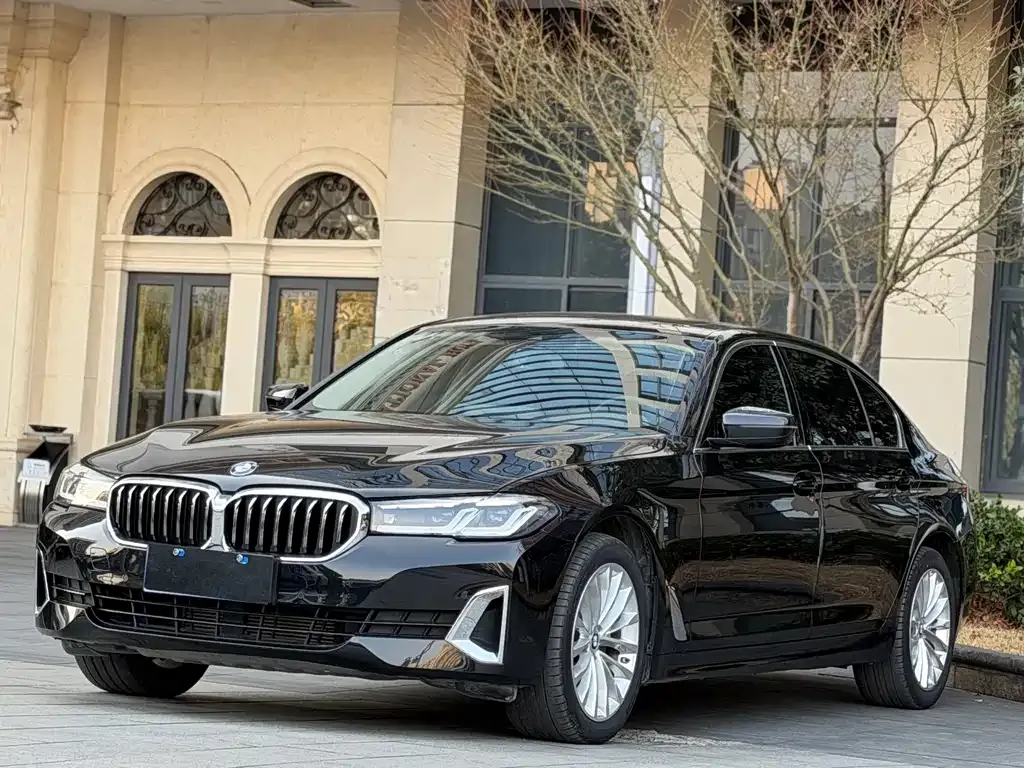 BMW 5 Series — фото 1