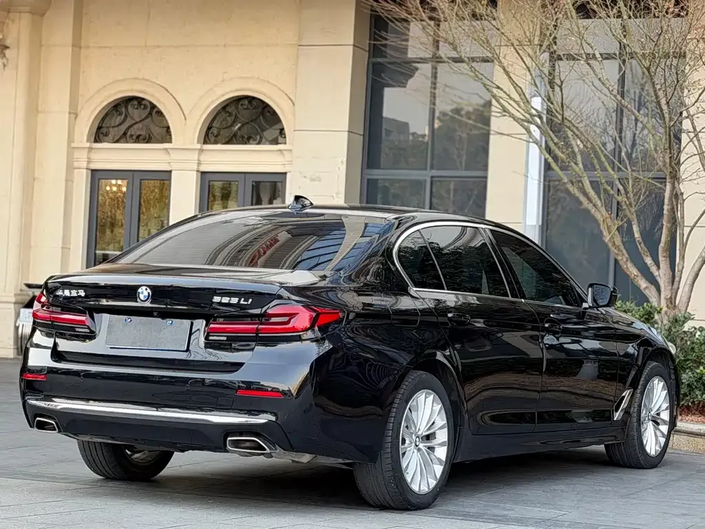 BMW 5 Series — фото 10