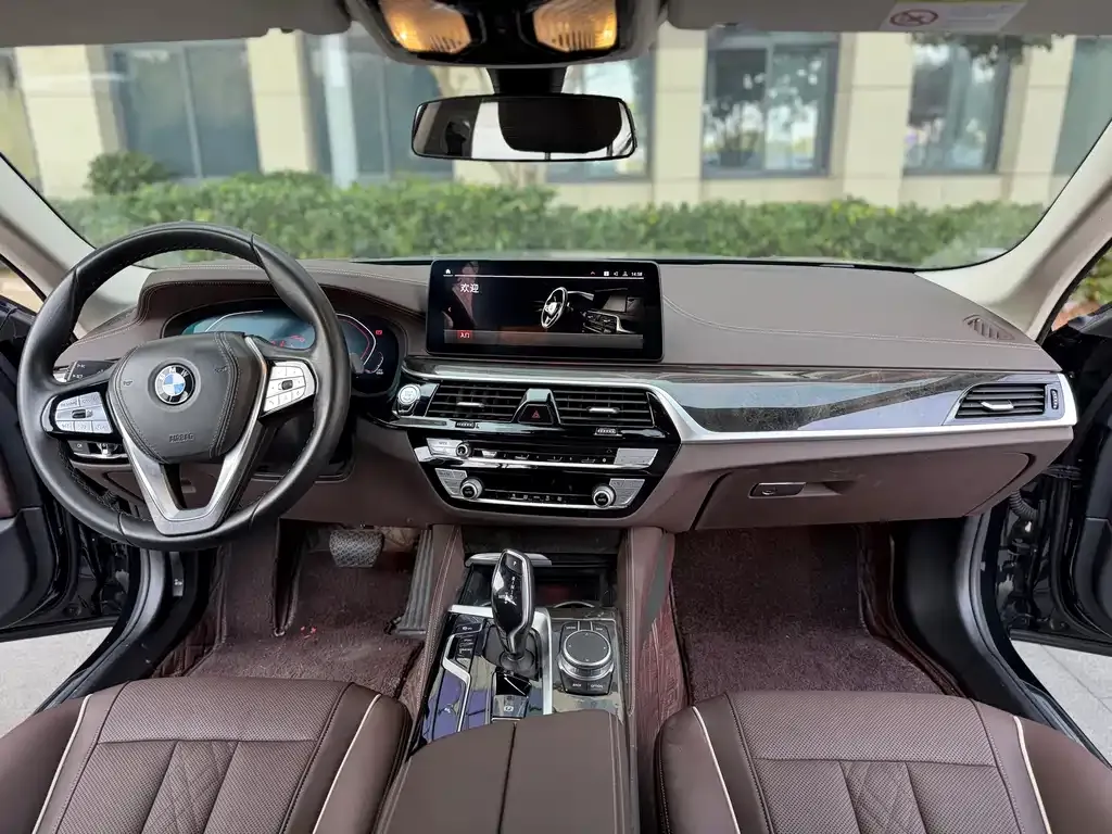 BMW 5 Series — фото 9