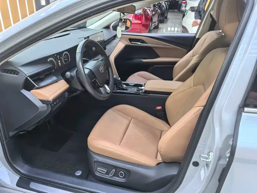 Toyota Camry 2024 из CN, фото 9