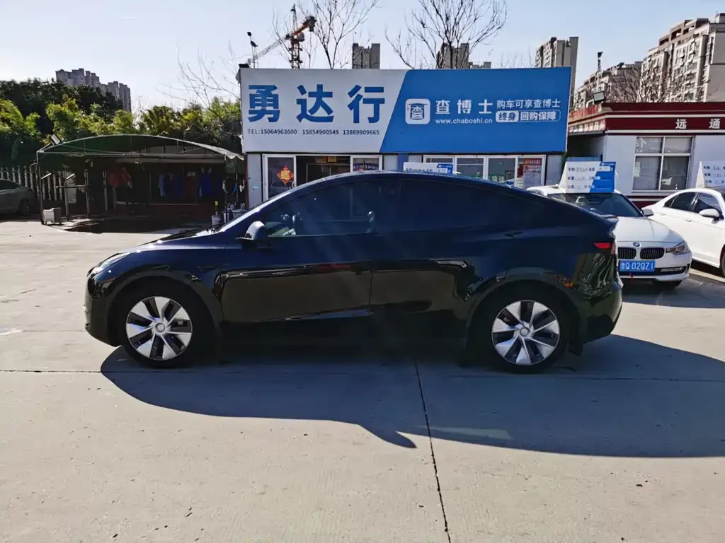 Tesla Model Y 2023 из CN, фото 8