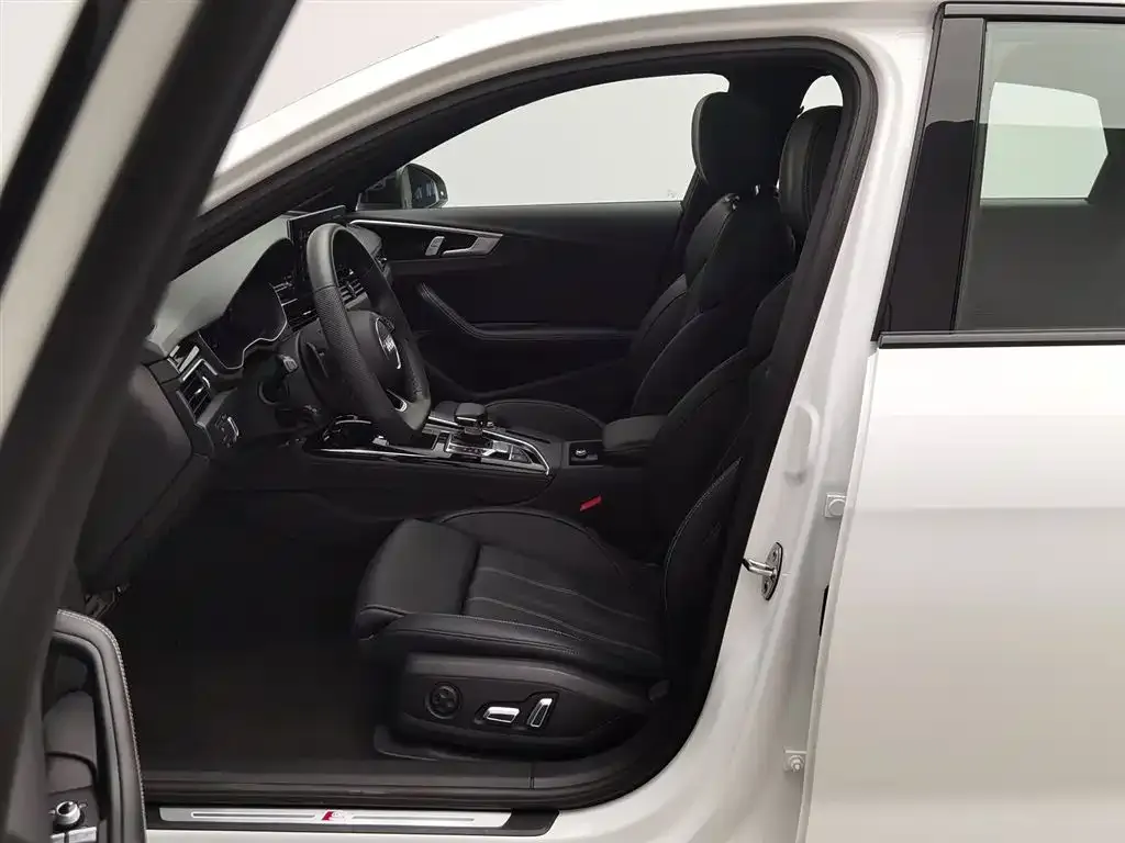 Audi A4L 2024 из CN, фото 9