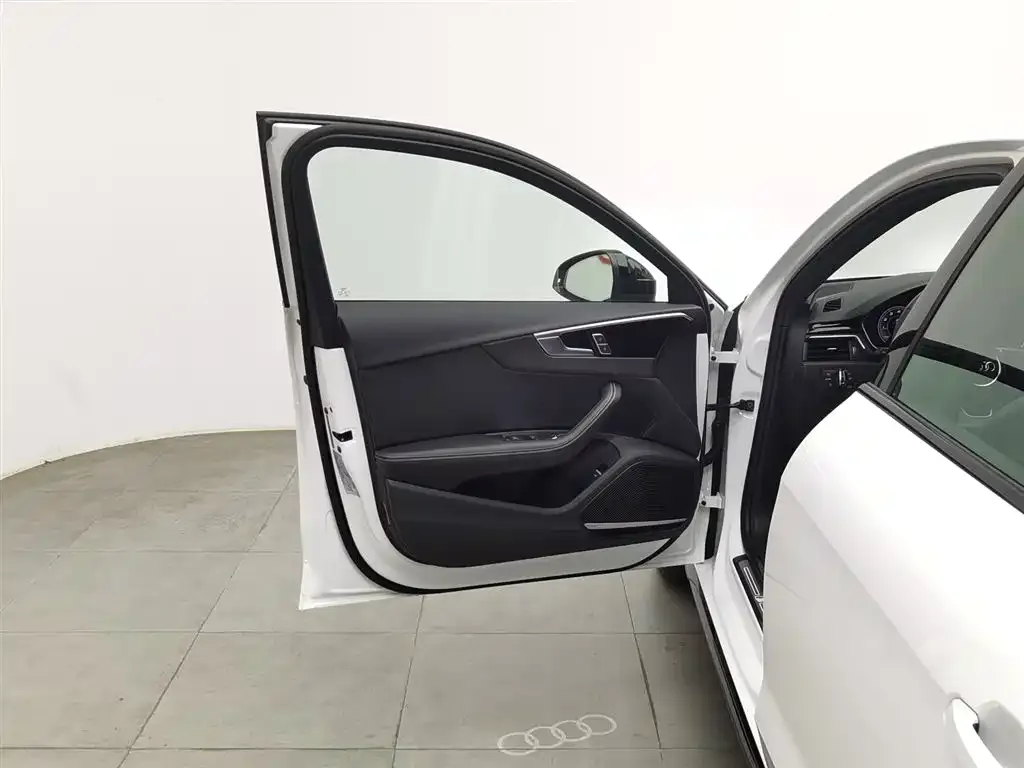 Audi A4L 2024 из CN, фото 4