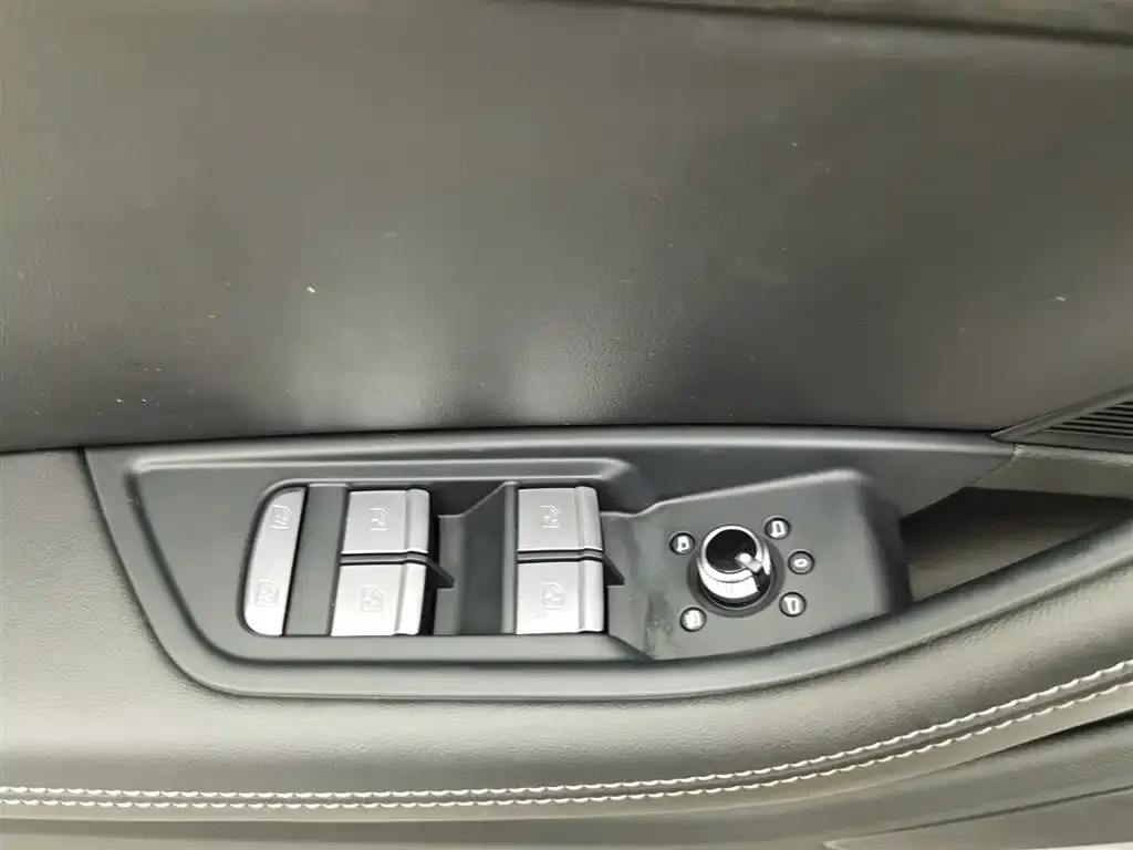 Audi A4L 2024 из CN, фото 5
