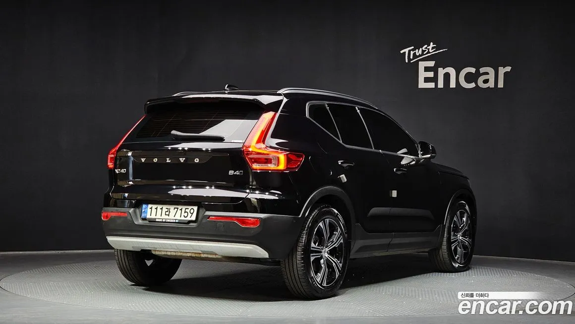 Volvo XC40 — фото 6
