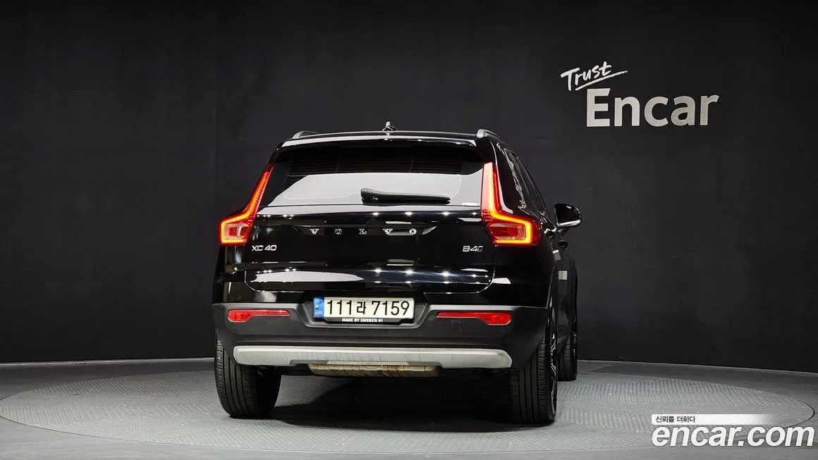 Volvo XC40 — фото 4