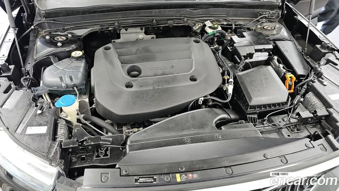 Volvo XC40 — фото 10