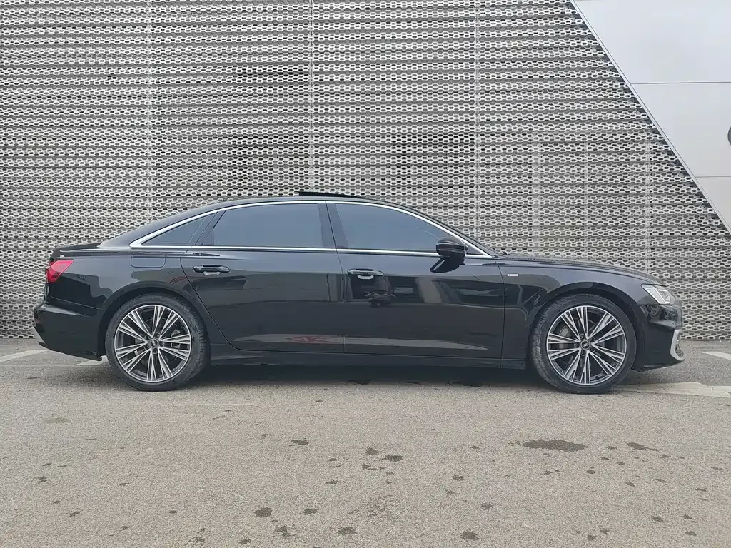 Audi A6L — фото 8