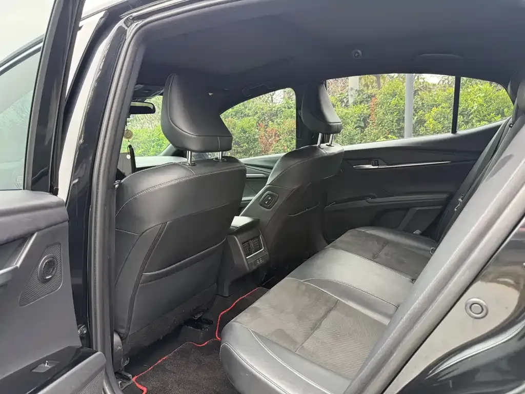 Toyota Camry 2024 из CN, фото 2