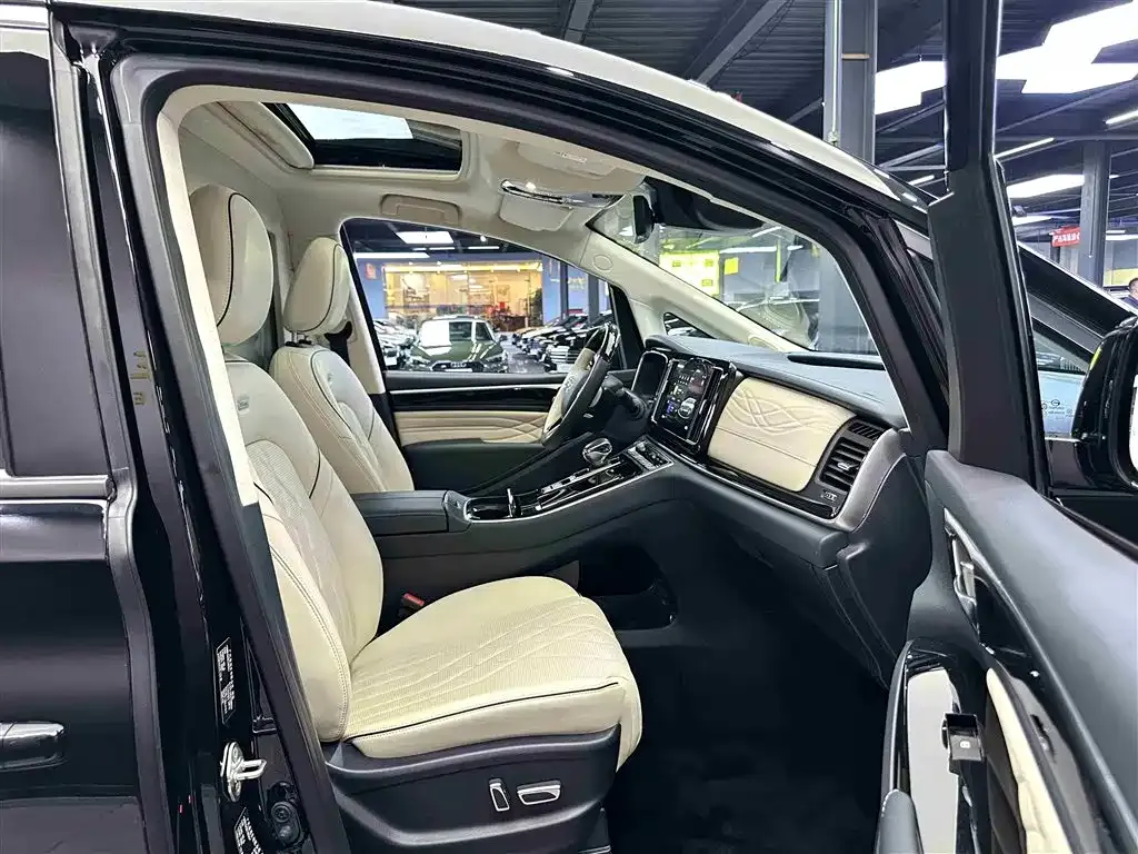 GAC Motor Trumpchi M8 — фото 10
