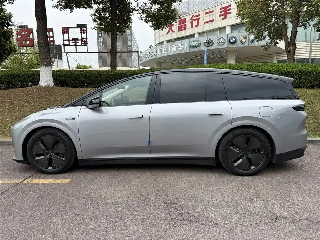 Li Auto i8 — фото 7