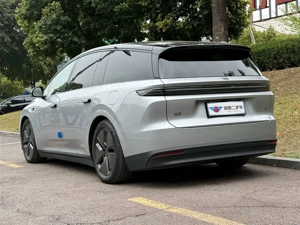 Li Auto i8 — фото 8