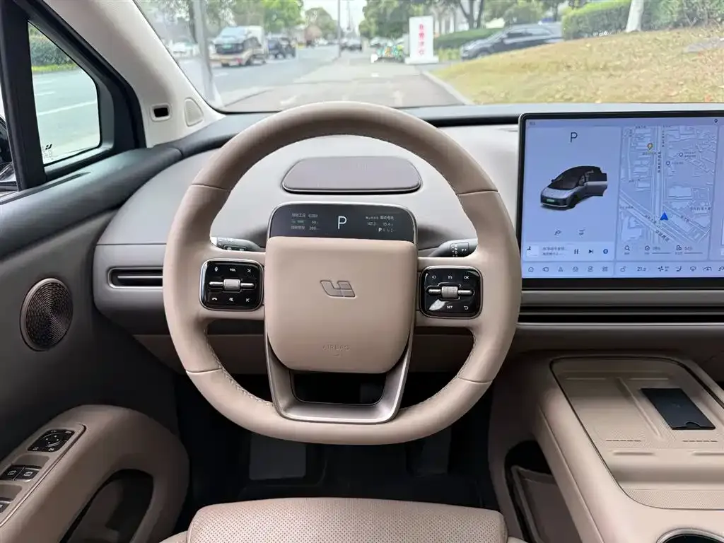 Li Auto i8 — фото 2