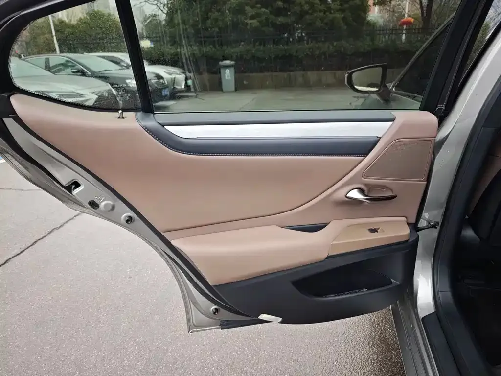 Lexus ES 2024 из CN, фото 3