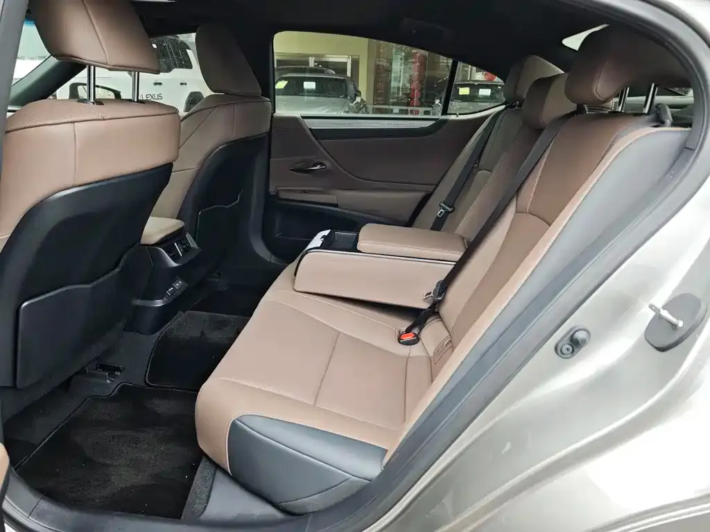Lexus ES 2024 из CN, фото 2