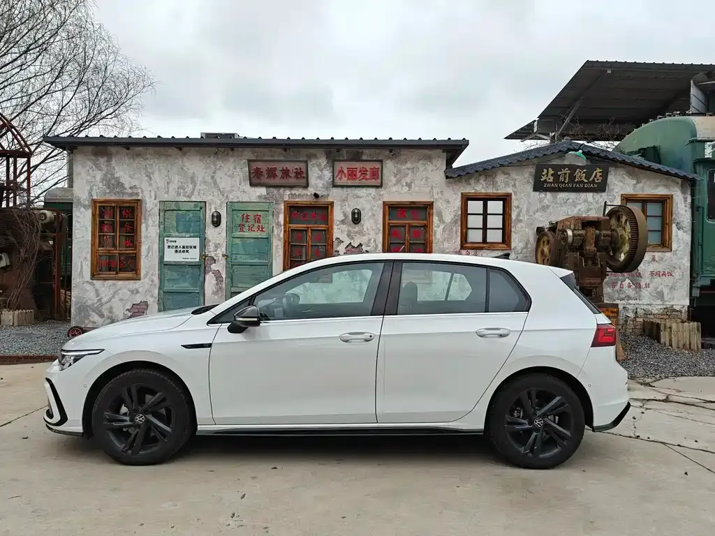 Volkswagen Golf 2024 из CN, фото 3