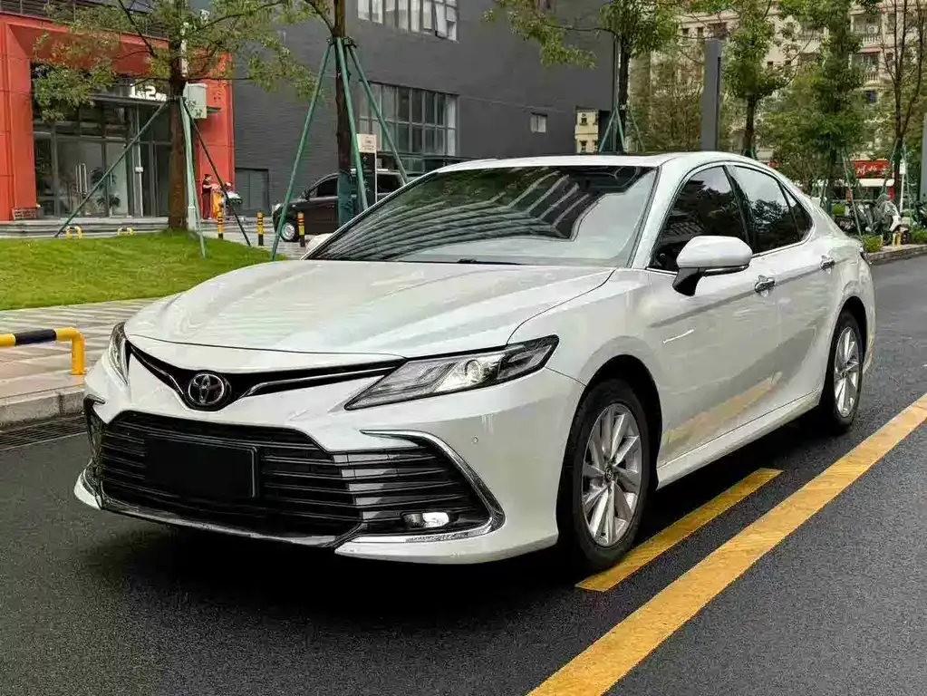 Toyota Camry — фото 8