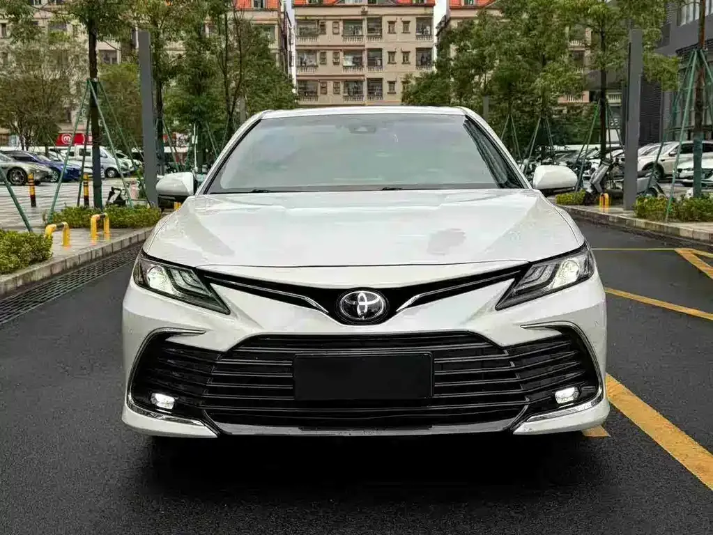 Toyota Camry — фото 10