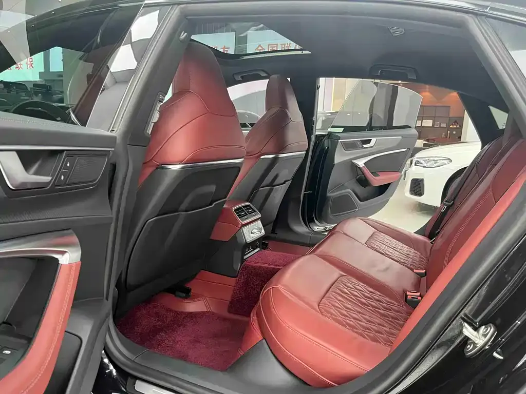 Audi A7L 2024 из CN, фото 5