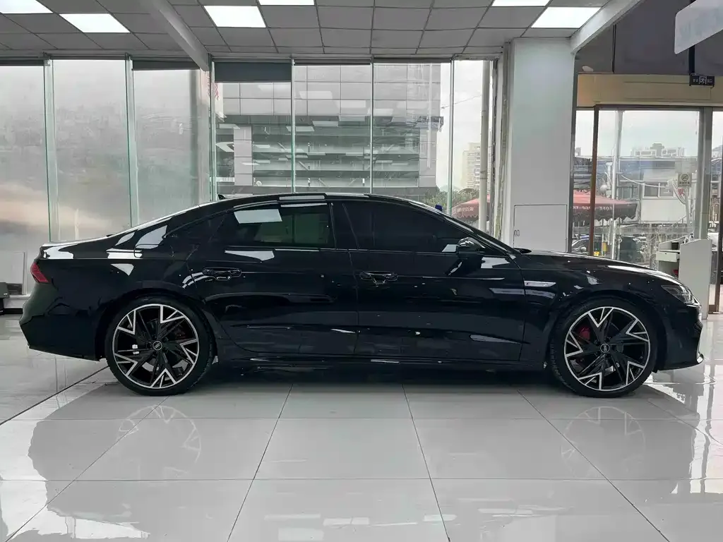 Audi A7L 2024 из CN, фото 4