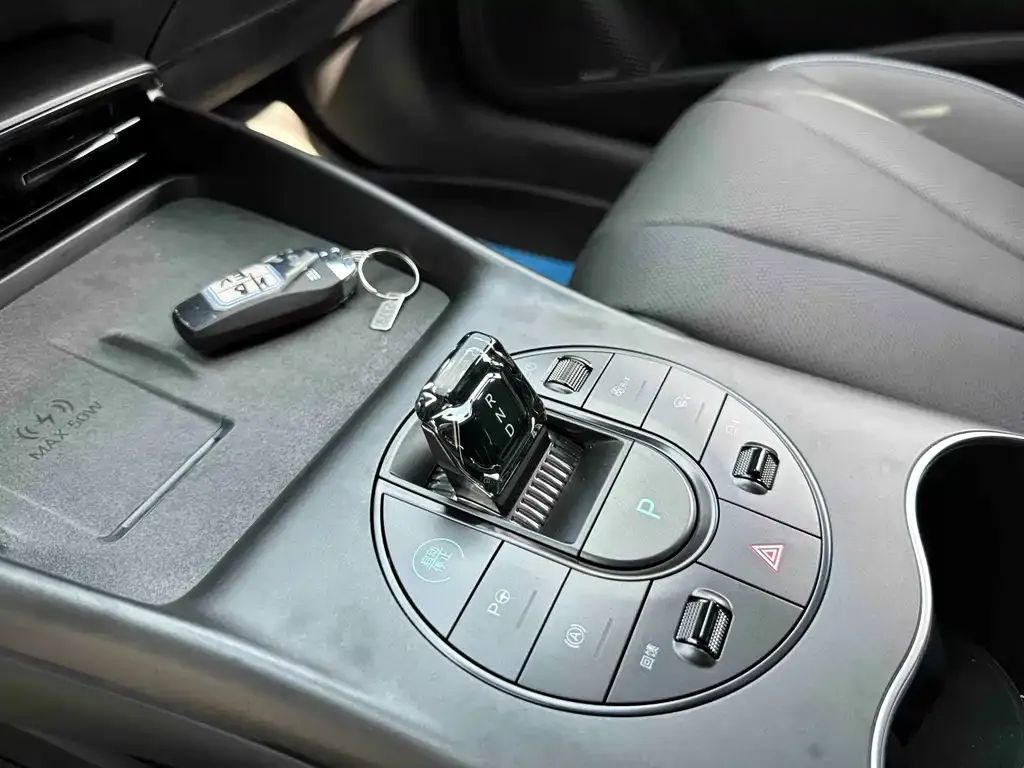BYD Seal — фото 3