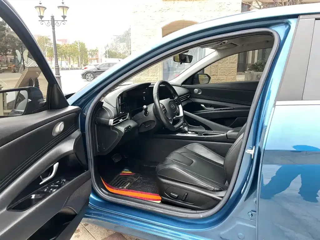 Hyundai Elantra — фото 2
