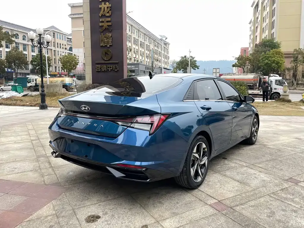 Hyundai Elantra — фото 7