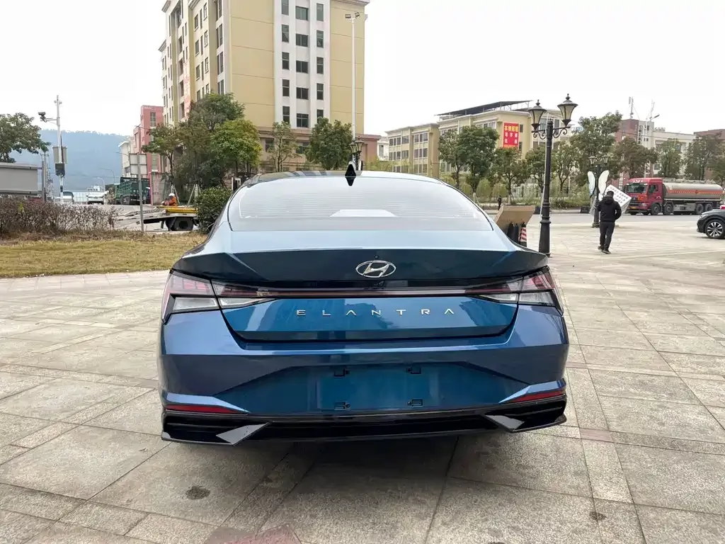 Hyundai Elantra — фото 6