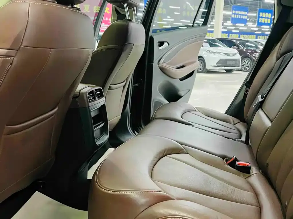 Buick Envision Plus — фото 2