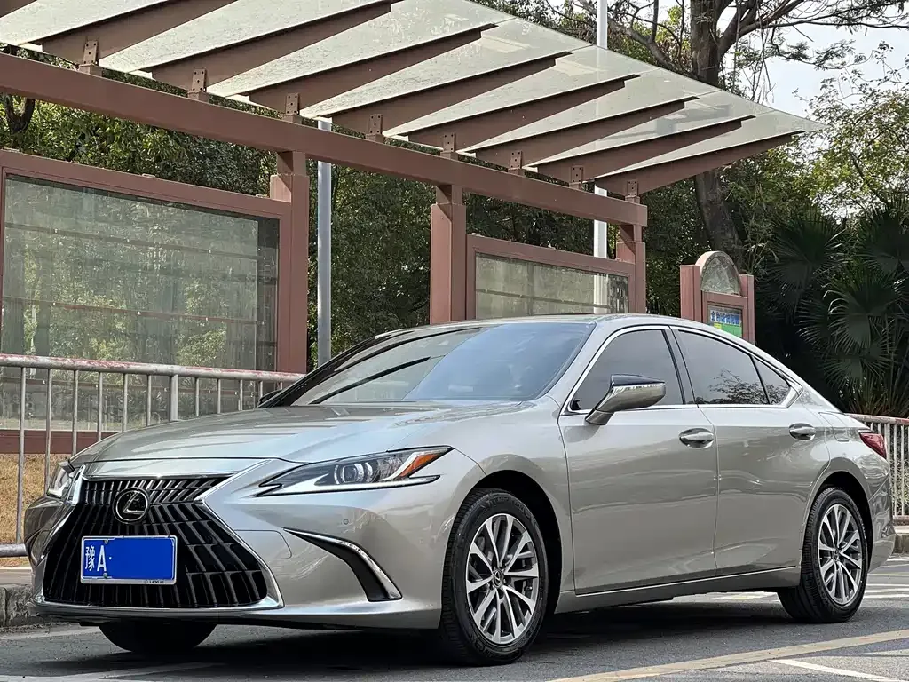 Lexus ES — фото 1