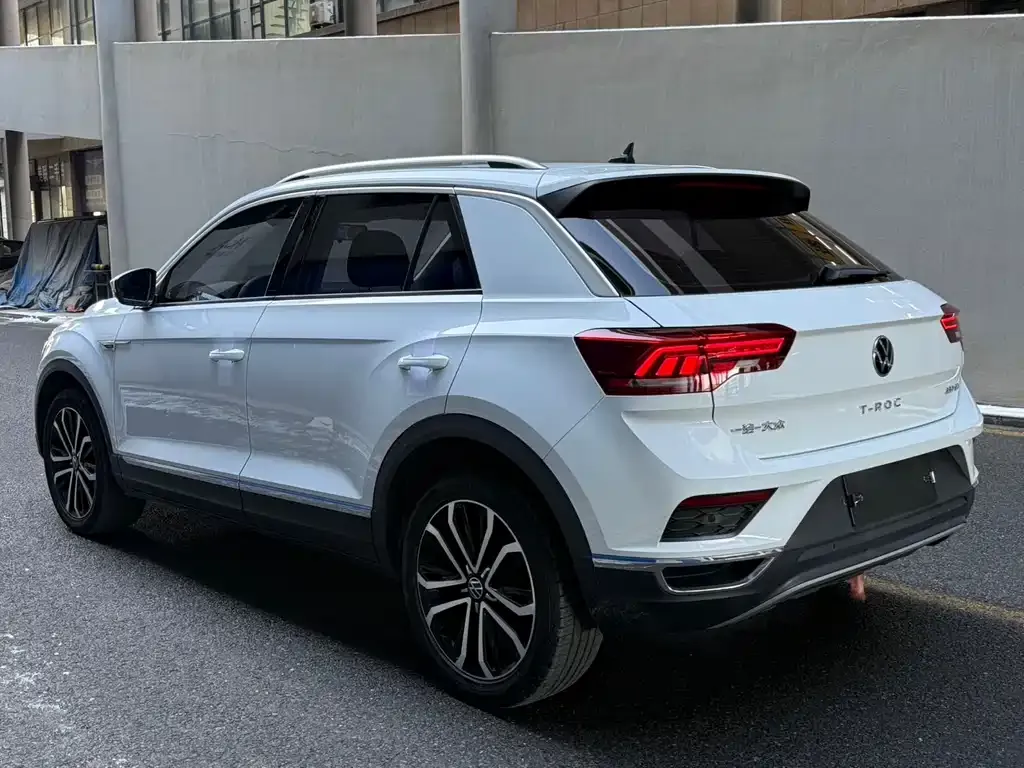 Volkswagen T-Roc — фото 8