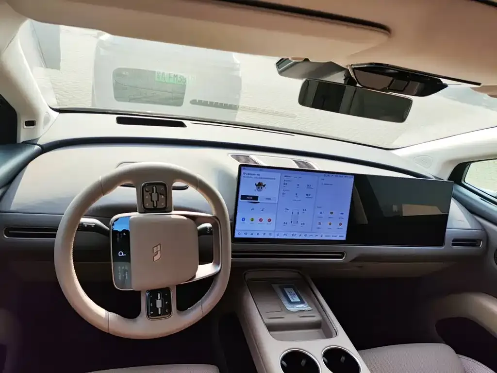 Li Auto i8 — фото 6