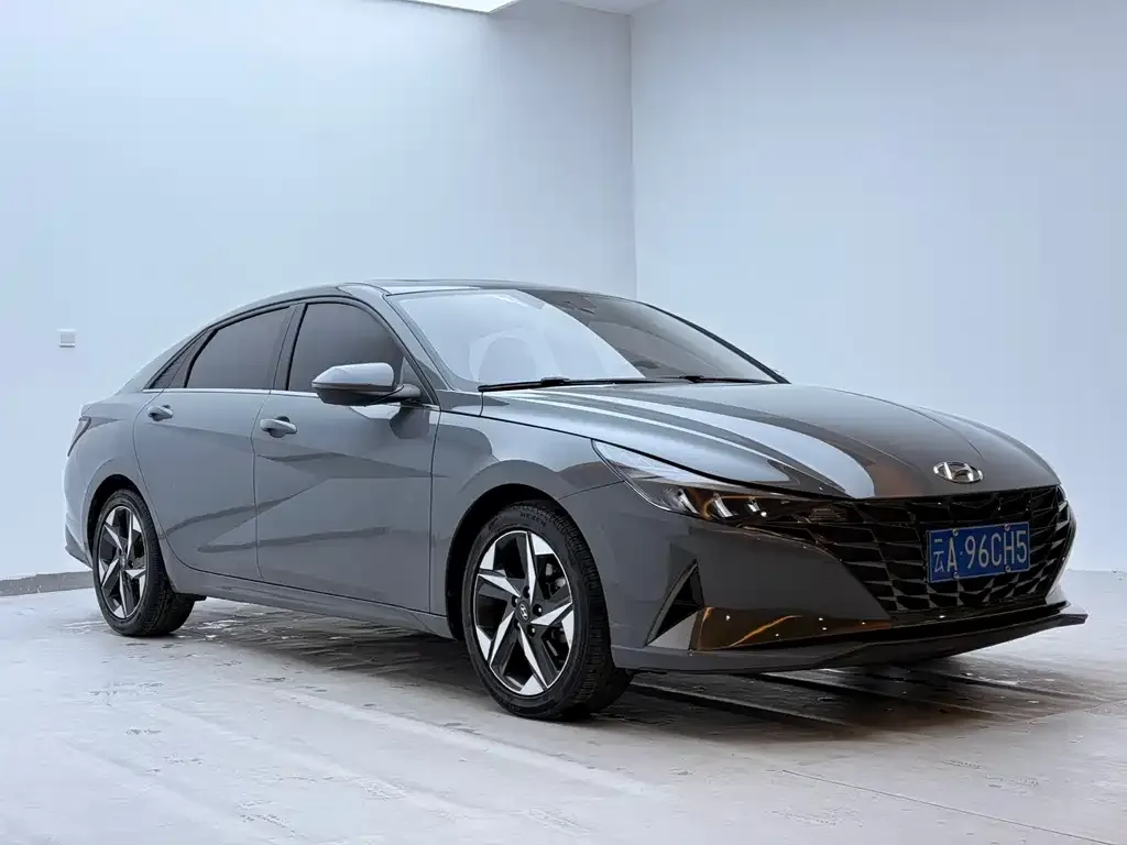 Hyundai Elantra — фото 5