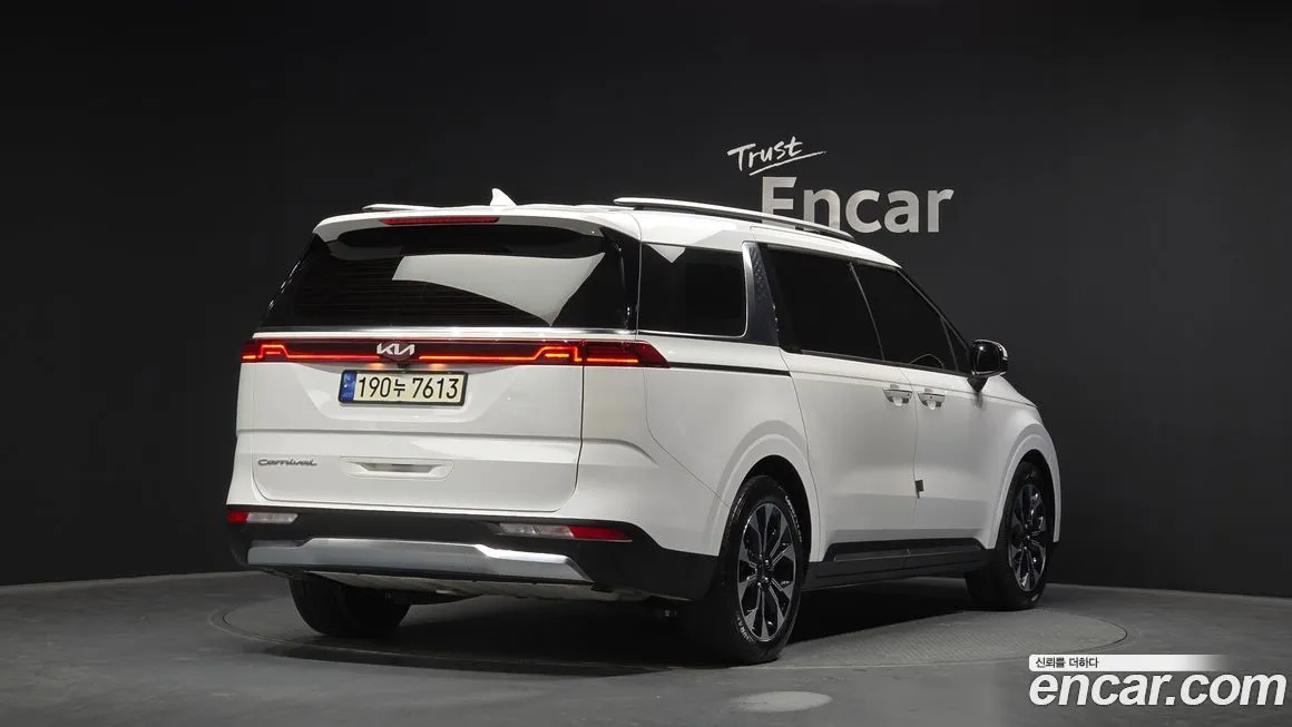 Kia Carnival — фото 10