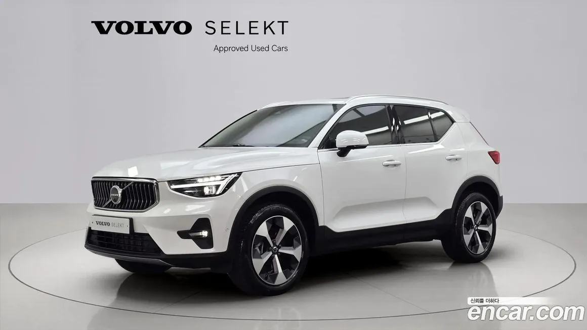 Volvo XC40 — фото 1