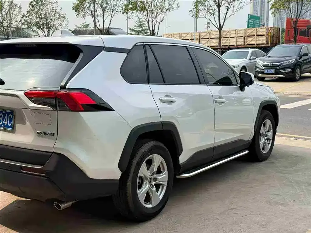 Toyota RAV4 2024 из CN, фото 3