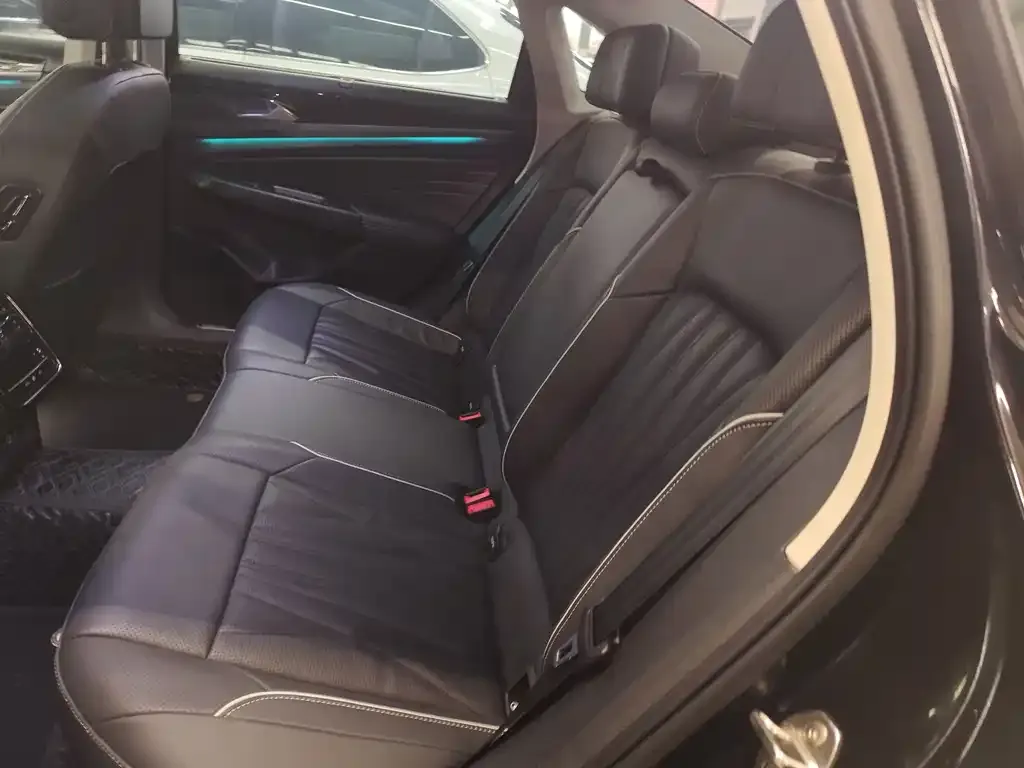 Volkswagen Passat 2023 из CN, фото 3