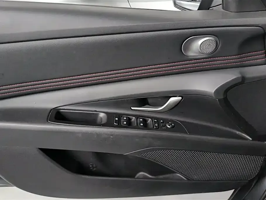 Hyundai Elantra — фото 3